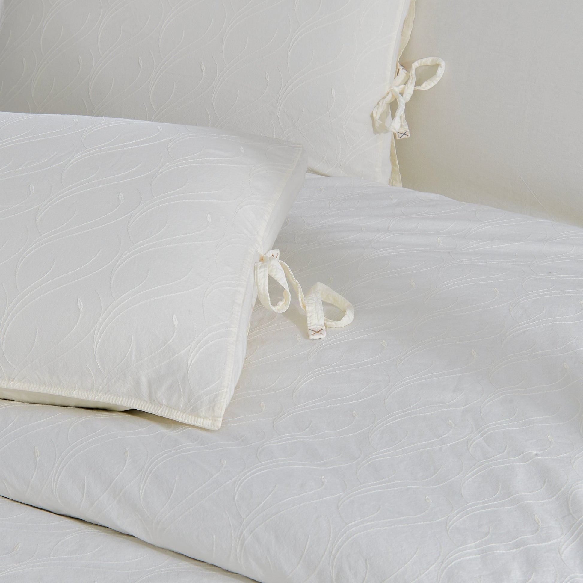 PASIONI DANTE NAKIŞLI NATUREL ÇİFT KİŞİLİK NEVRESİM TAKIMI BEYAZ - Pasioni